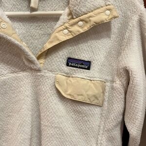 Cream fleece Patagonia synchilla snap pullover